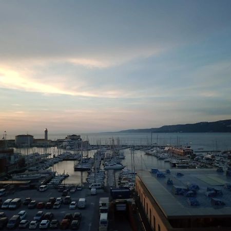 Appartamento Mansarda Centrale Vista Mare Trieste Esterno foto