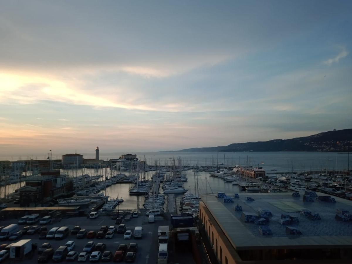 Appartamento Mansarda Centrale Vista Mare Trieste Esterno foto