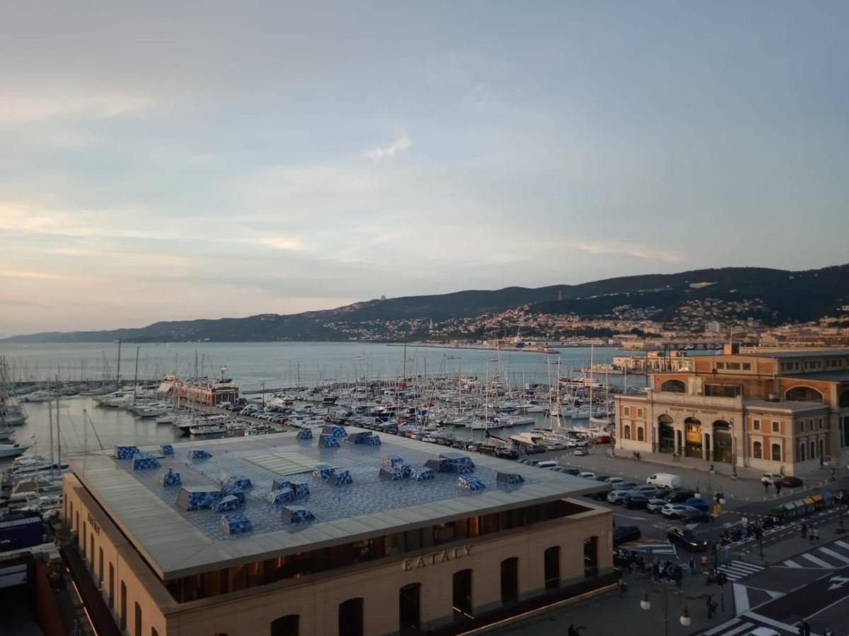 Appartamento Mansarda Centrale Vista Mare Trieste Esterno foto
